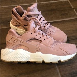 Nike huarache pink shoes